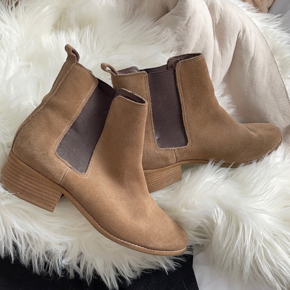 GAP Chelsea Boots - Picture 1 of 5